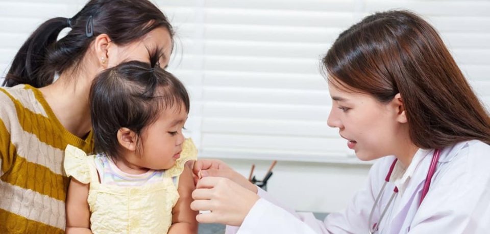 Paediatric-ENT-consultation-with-infant-and-parent Paediatric-ENT-consultation-with-infant-and-parent